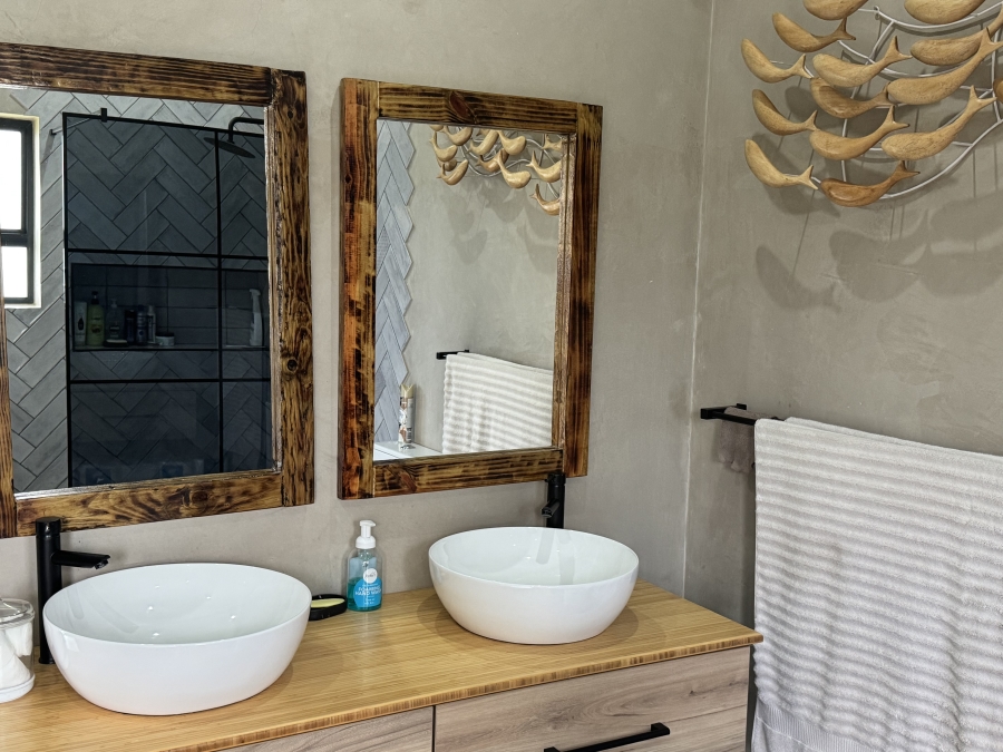 4 Bedroom Property for Sale in Outeniquasbosch Western Cape